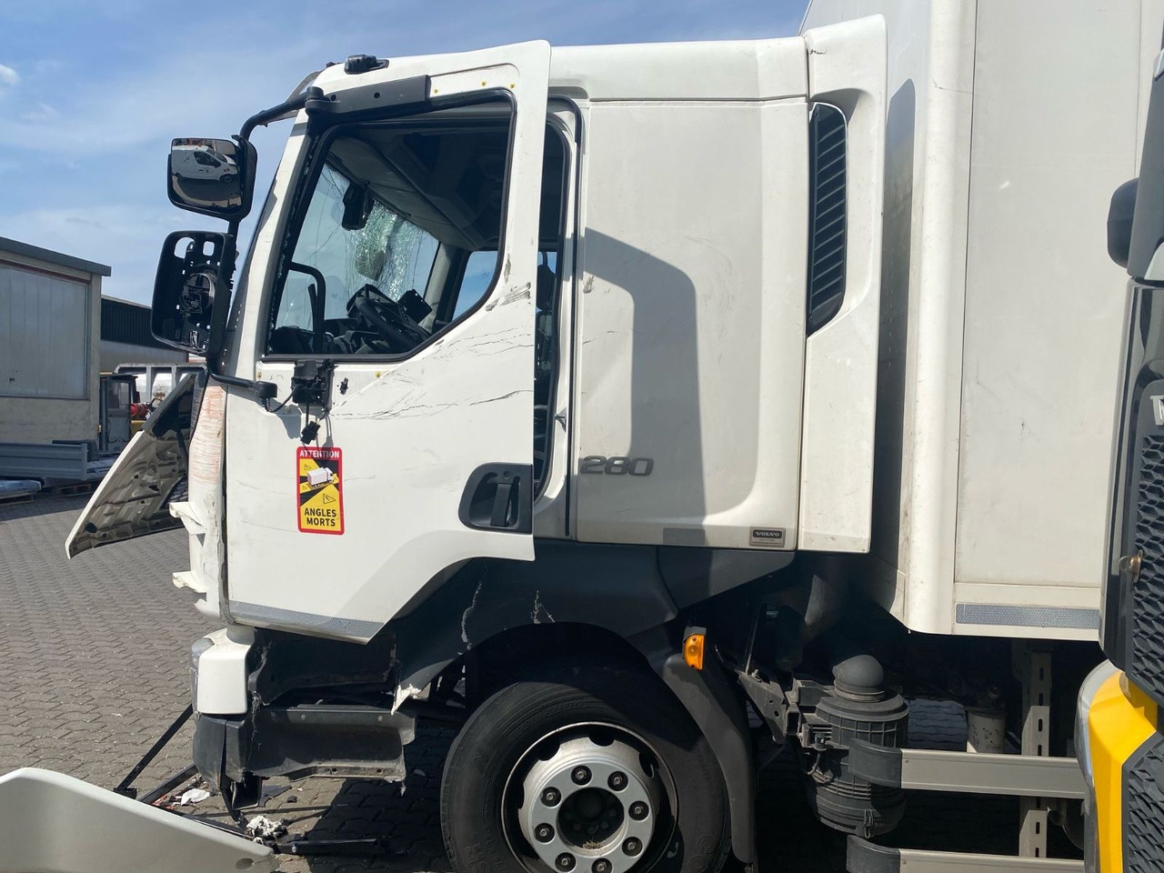 Volvo FL 16.280 Koffer Unfallschaden - Грузовик с закрытым кузовом: фото 5 Volvo FL 16.280 Koffer Unfallschaden - Грузовик с закрытым кузовом: фото 5