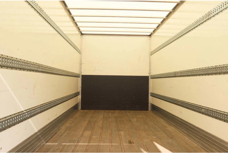 DAF LF 210 FA Bakwagen + Dhollandia 2000 kg klep extra accu set, 3x bindrail + stang. - Грузовик с закрытым кузовом: фото 4 DAF LF 210 FA Bakwagen + Dhollandia 2000 kg klep extra accu set, 3x bindrail + stang. - Грузовик с закрытым кузовом: фото 4