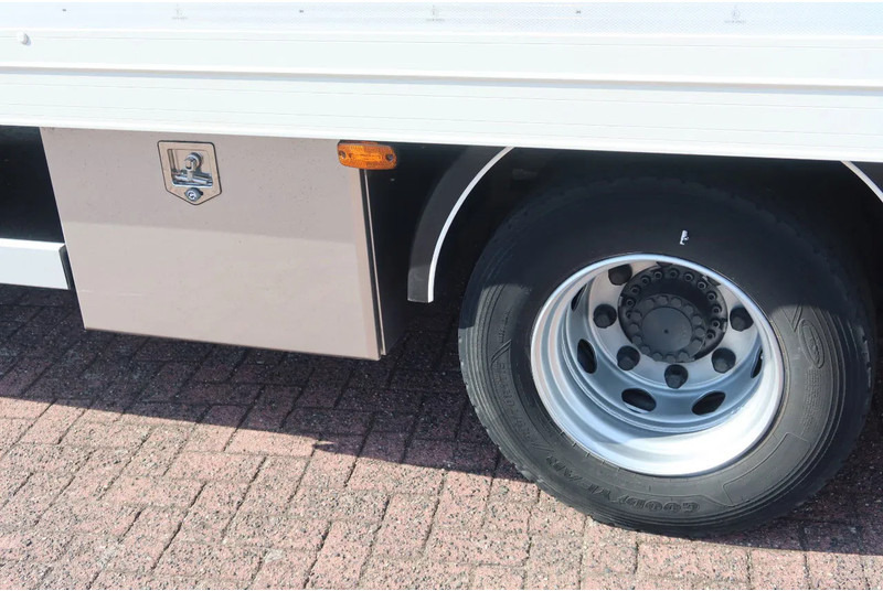 DAF LF 210 FA Bakwagen + Dhollandia 2000 kg klep extra accu set, 3x bindrail + stang. - Грузовик с закрытым кузовом: фото 5 DAF LF 210 FA Bakwagen + Dhollandia 2000 kg klep extra accu set, 3x bindrail + stang. - Грузовик с закрытым кузовом: фото 5