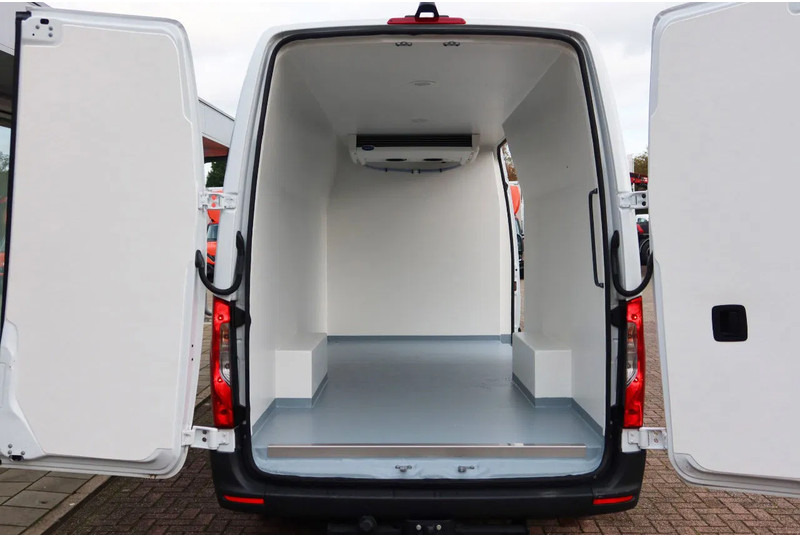 Mercedes-Benz Sprinter 317 L3 H2 Koel / Vries/ Verwarmen + 220 volt nachtaansluiting - Малотоннажный рефрижератор: фото 4 Mercedes-Benz Sprinter 317 L3 H2 Koel / Vries/ Verwarmen + 220 volt nachtaansluiting - Малотоннажный рефрижератор: фото 4