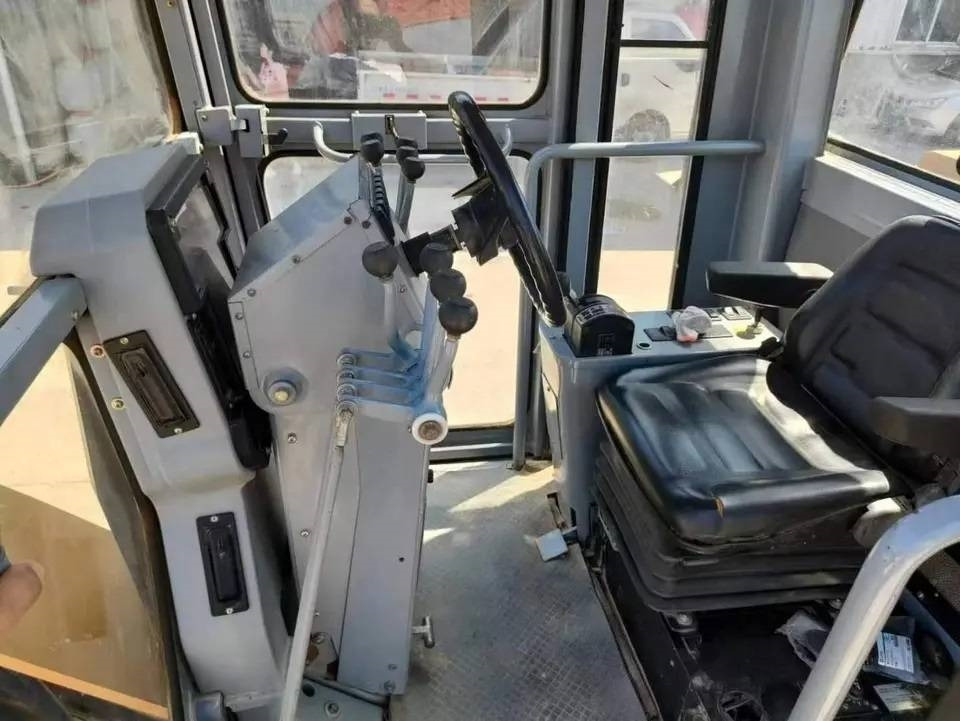 CAT 140K - Грейдер: фото 3 CAT 140K - Грейдер: фото 3