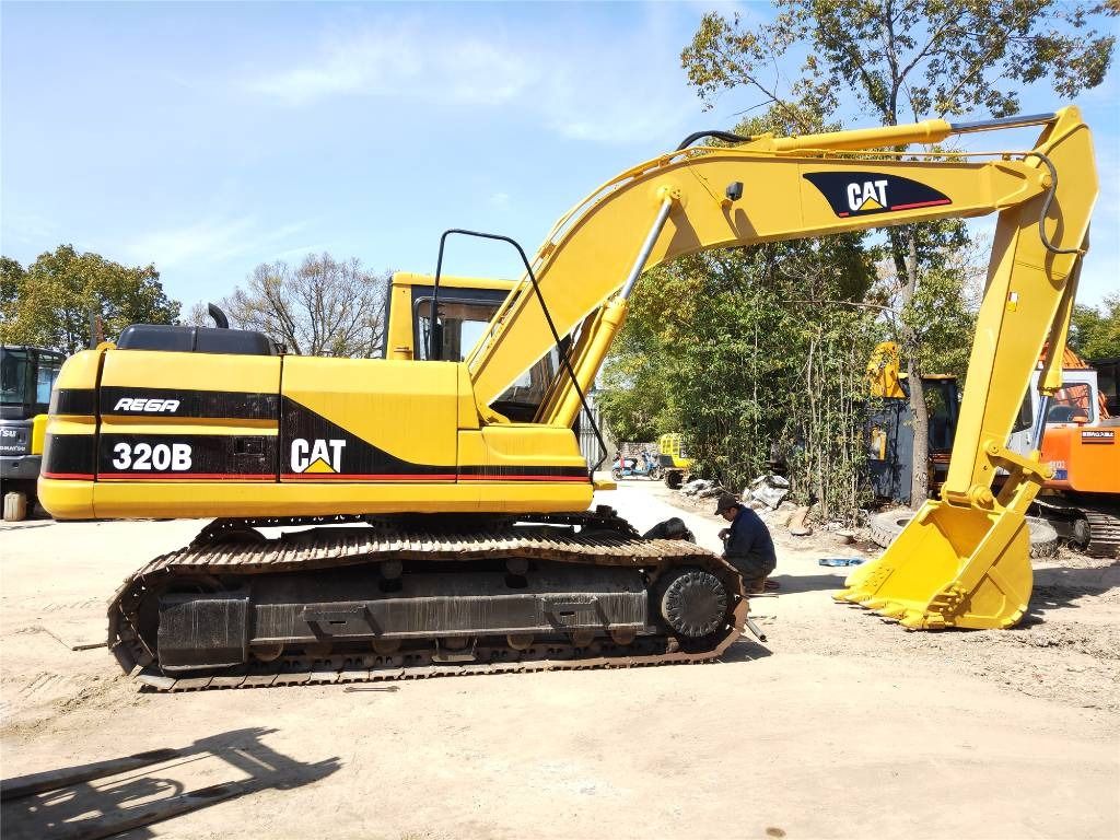CAT 320B - Гусеничный экскаватор: фото 1 CAT 320B - Гусеничный экскаватор: фото 1