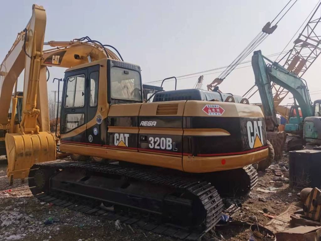 CAT 320BL - Гусеничный экскаватор: фото 1 CAT 320BL - Гусеничный экскаватор: фото 1
