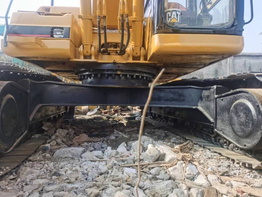 CAT 320BL - Гусеничный экскаватор: фото 4 CAT 320BL - Гусеничный экскаватор: фото 4