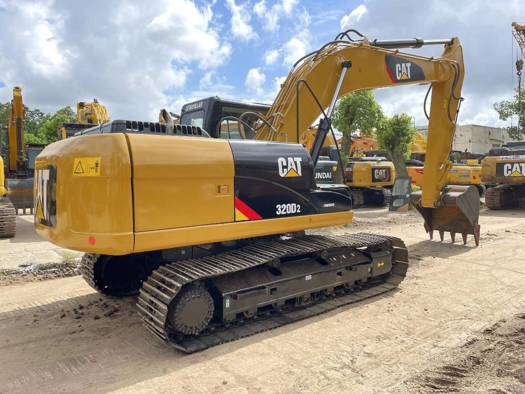 CAT 320D2 - Гусеничный экскаватор: фото 3 CAT 320D2 - Гусеничный экскаватор: фото 3