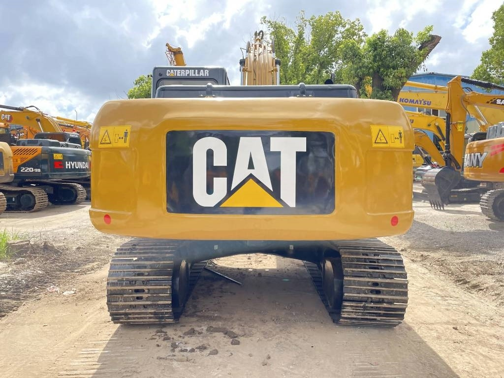 CAT 320D2 - Гусеничный экскаватор: фото 2 CAT 320D2 - Гусеничный экскаватор: фото 2