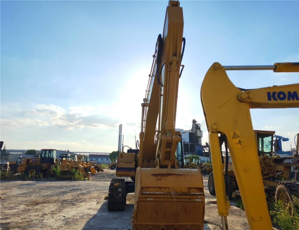 CAT 325BL - Гусеничный экскаватор: фото 4 CAT 325BL - Гусеничный экскаватор: фото 4