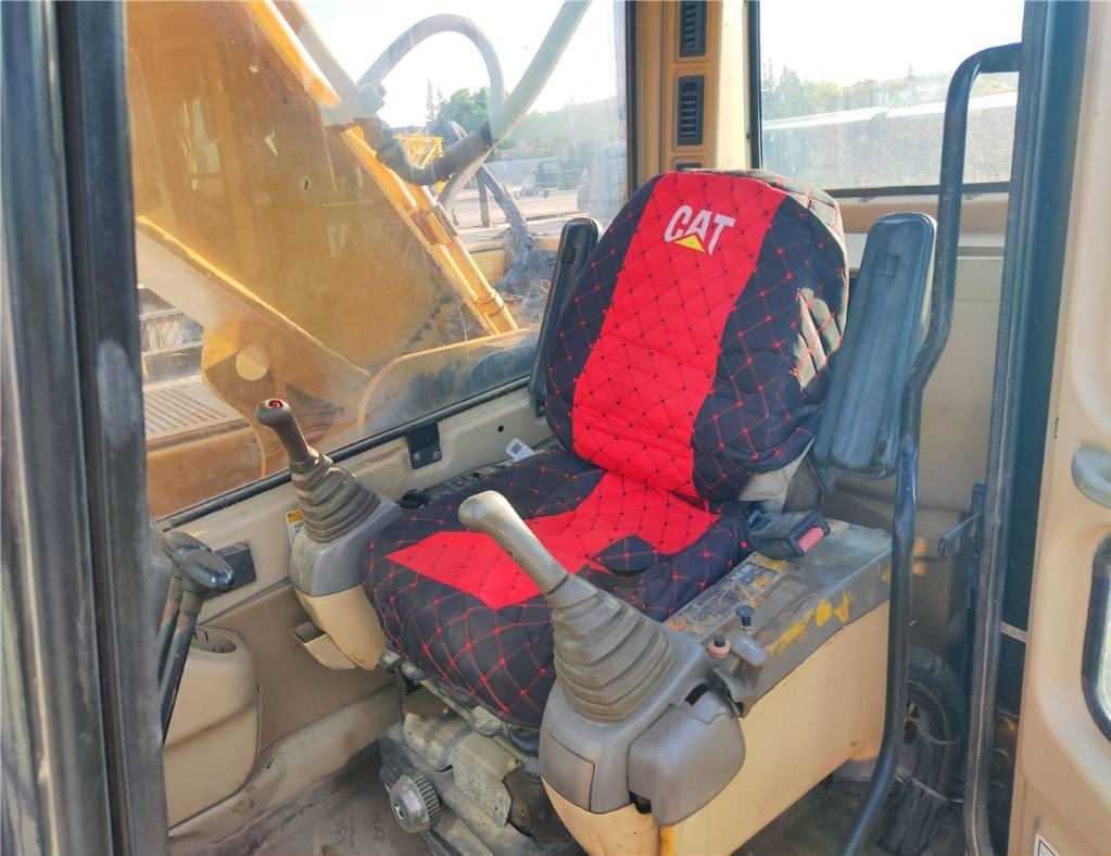 CAT 325BL - Гусеничный экскаватор: фото 2 CAT 325BL - Гусеничный экскаватор: фото 2