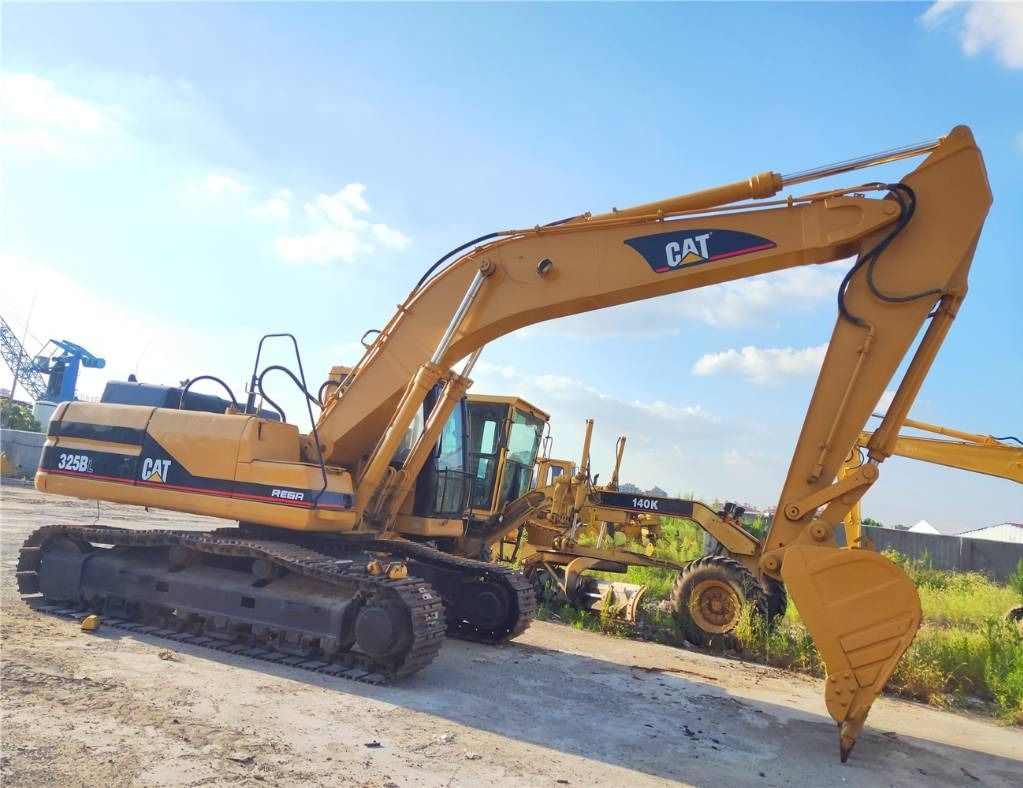 CAT 325BL - Гусеничный экскаватор: фото 1 CAT 325BL - Гусеничный экскаватор: фото 1