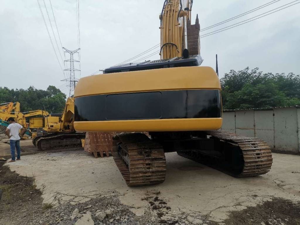 CAT 325C - Гусеничный экскаватор: фото 3 CAT 325C - Гусеничный экскаватор: фото 3