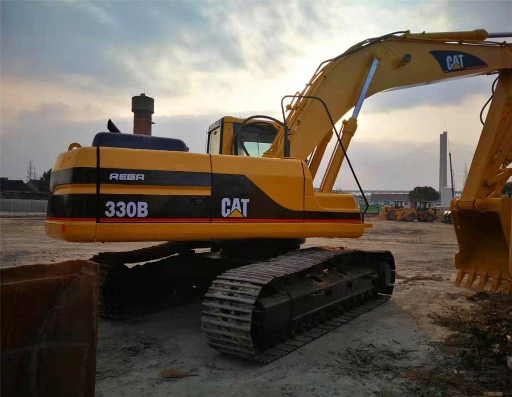 CAT 330BL - Гусеничный экскаватор: фото 3 CAT 330BL - Гусеничный экскаватор: фото 3