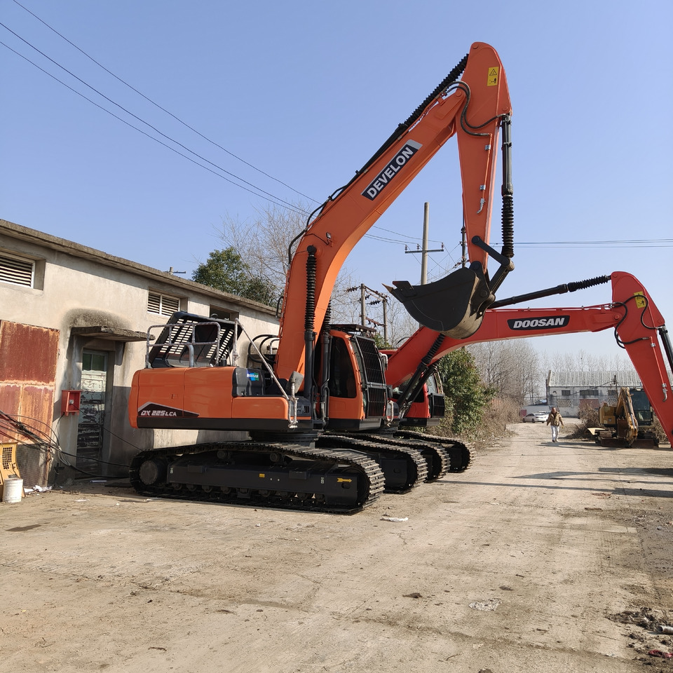DOOSAN DX225LCA - Гусеничный экскаватор: фото 1 DOOSAN DX225LCA - Гусеничный экскаватор: фото 1