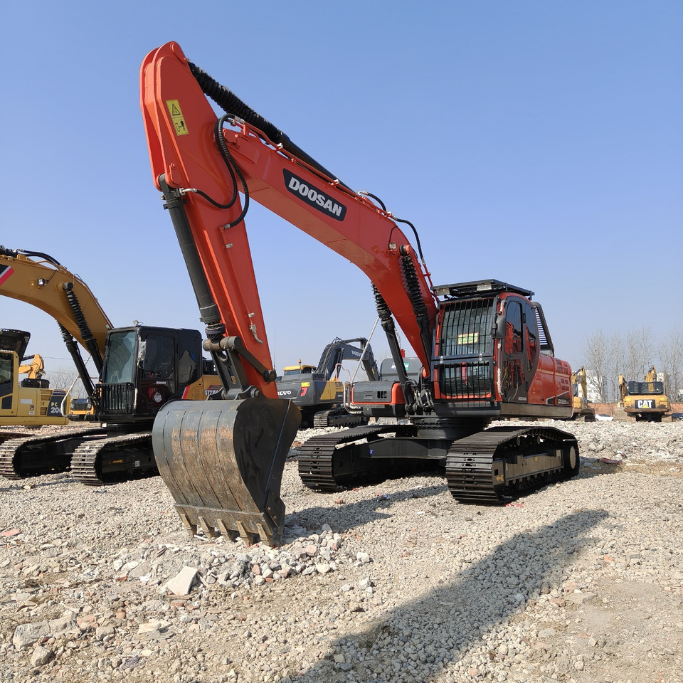 DOOSAN DX225LCA - Гусеничный экскаватор: фото 1 DOOSAN DX225LCA - Гусеничный экскаватор: фото 1