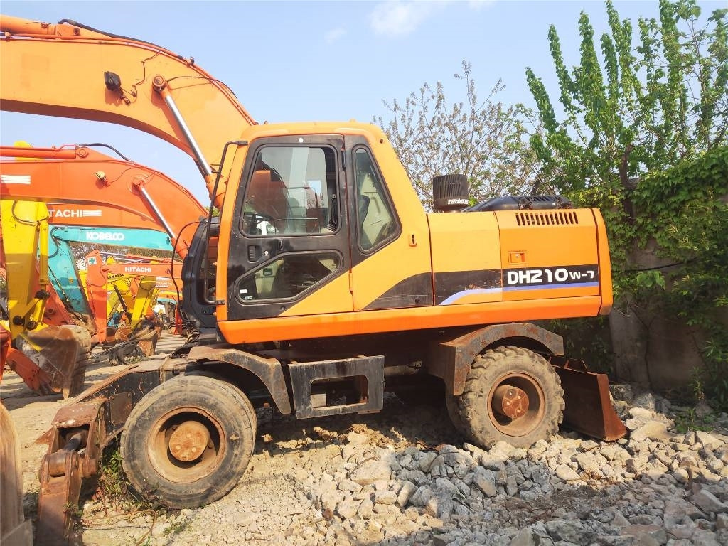 Doosan DH210W-7 - Колёсный экскаватор: фото 4 Doosan DH210W-7 - Колёсный экскаватор: фото 4