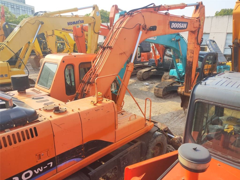 Doosan DH210W-7 - Колёсный экскаватор: фото 3 Doosan DH210W-7 - Колёсный экскаватор: фото 3