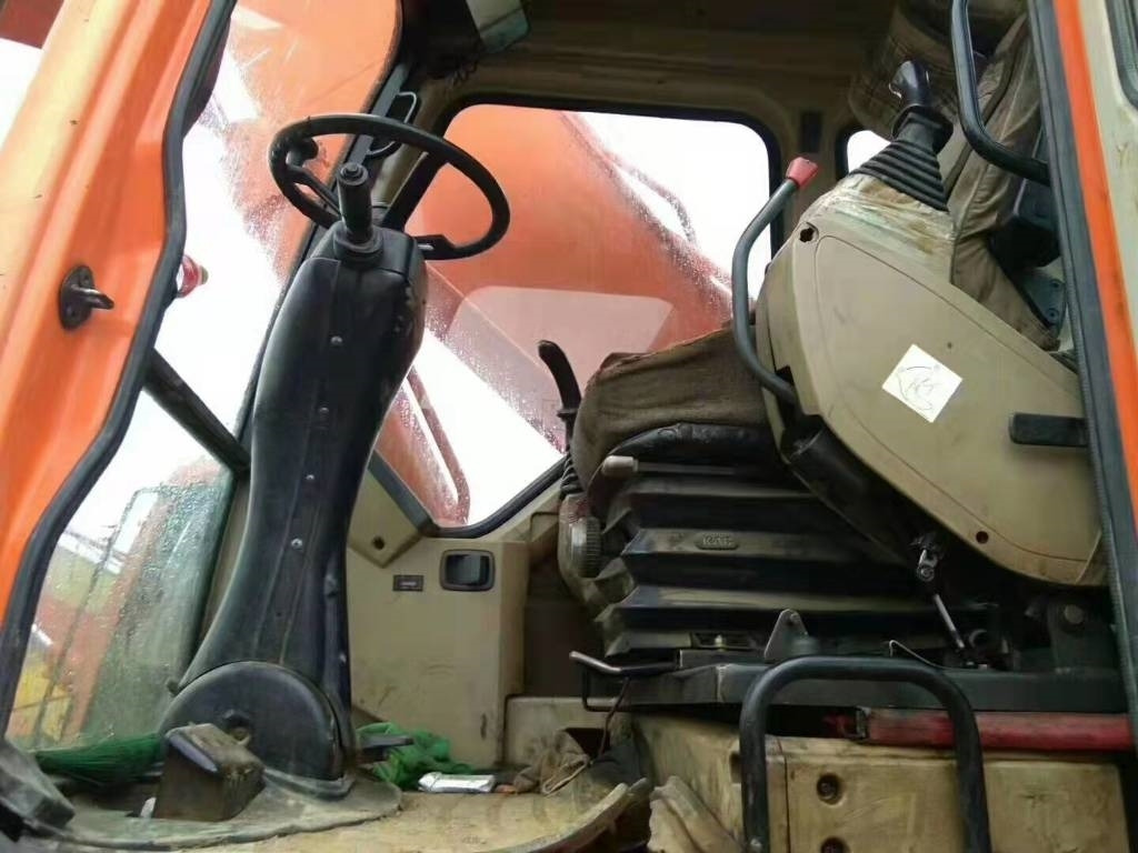 Doosan DH210W-7 - Колёсный экскаватор: фото 3 Doosan DH210W-7 - Колёсный экскаватор: фото 3