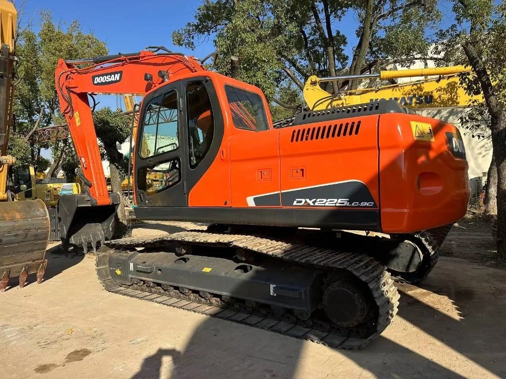 Doosan DX225LC-9C - Гусеничный экскаватор: фото 2 Doosan DX225LC-9C - Гусеничный экскаватор: фото 2