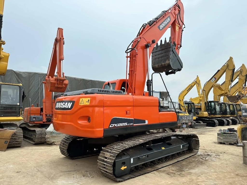 Doosan DX225LC-9C - Гусеничный экскаватор: фото 2 Doosan DX225LC-9C - Гусеничный экскаватор: фото 2