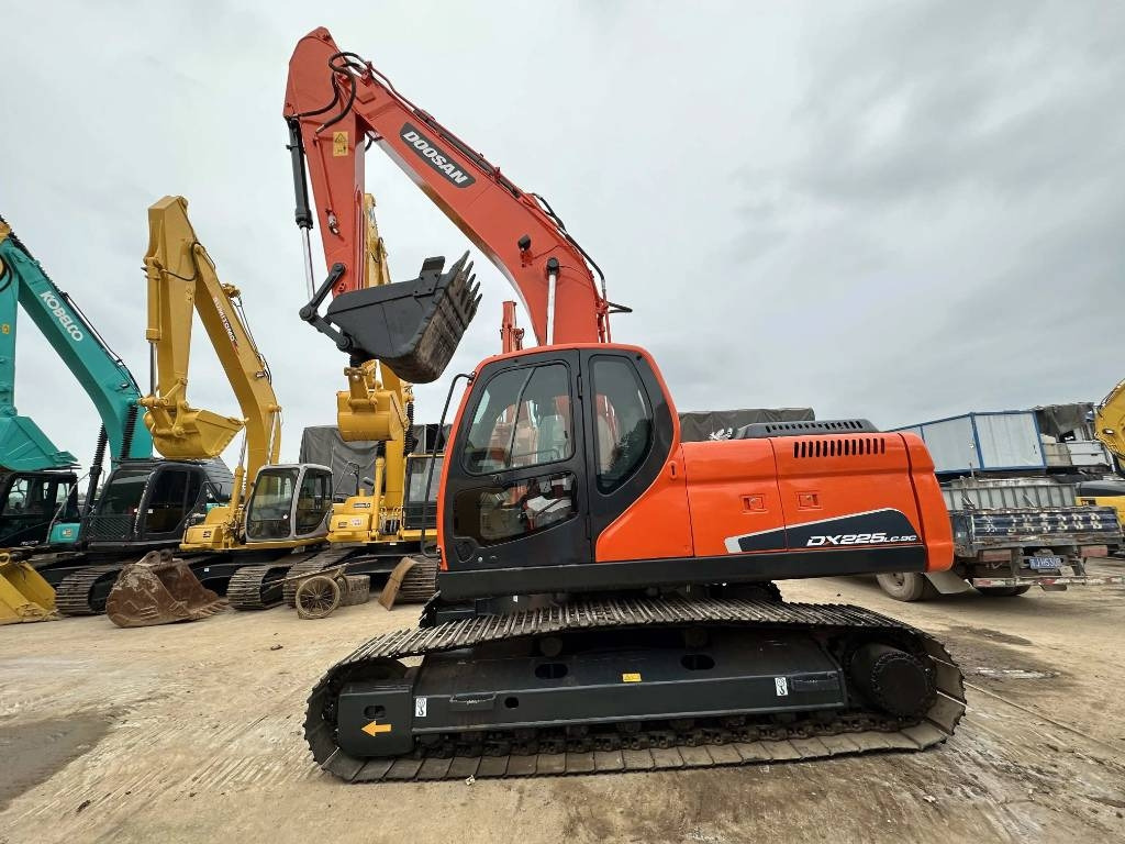 Doosan DX225LC-9C - Гусеничный экскаватор: фото 1 Doosan DX225LC-9C - Гусеничный экскаватор: фото 1