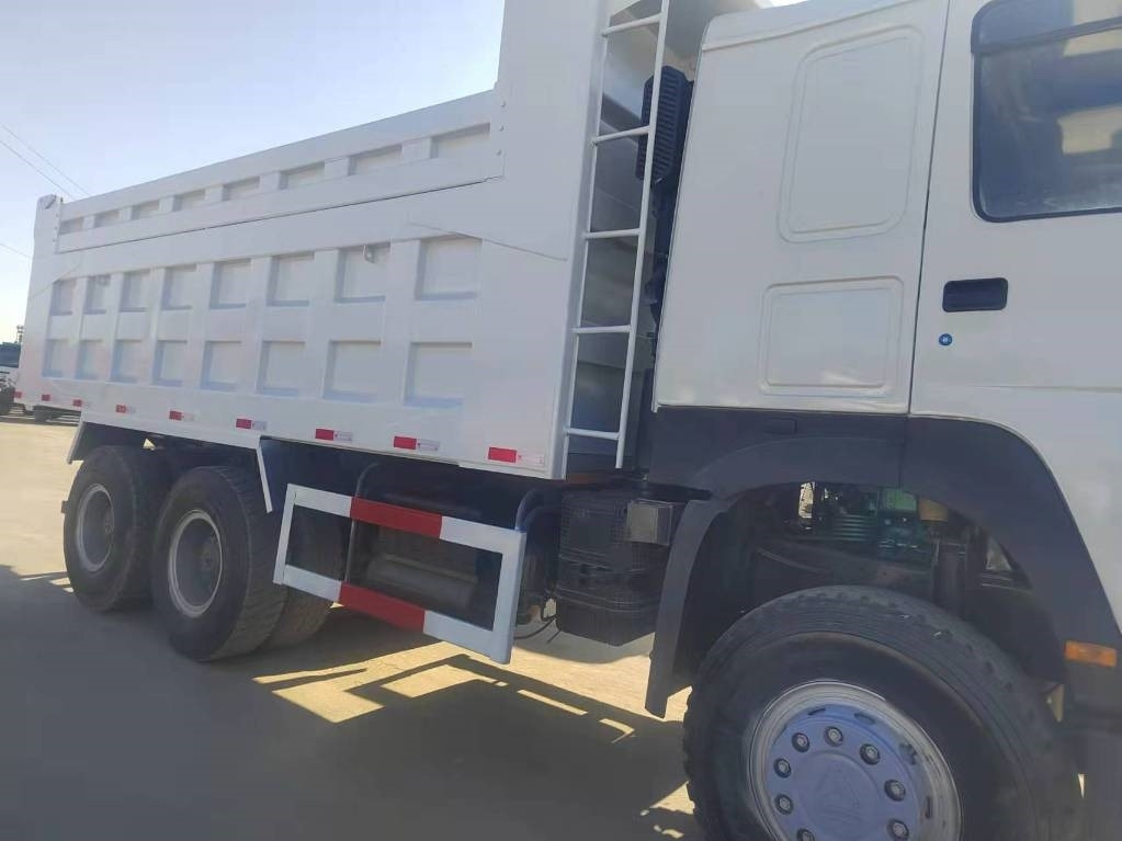 Самосвал Howo 375 6x4: фото 14 Самосвал Howo 375 6x4: фото 14