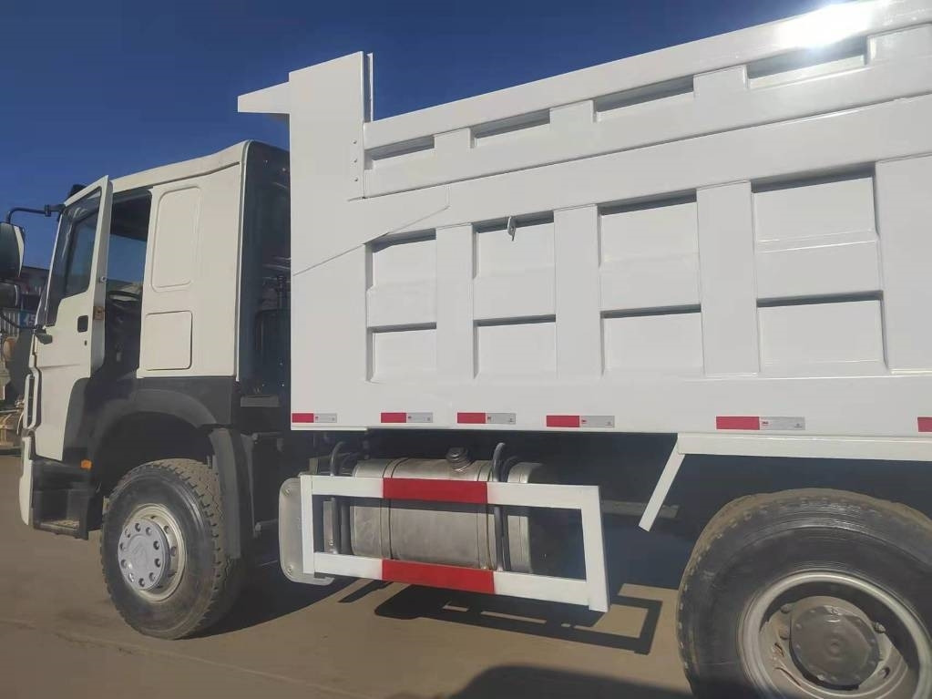 Самосвал Howo 375 6x4: фото 6 Самосвал Howo 375 6x4: фото 6