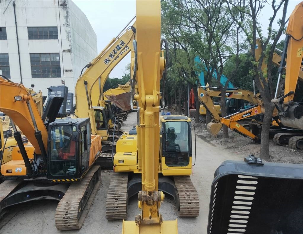 Komatsu PC200-7 - Гусеничный экскаватор: фото 5 Komatsu PC200-7 - Гусеничный экскаватор: фото 5