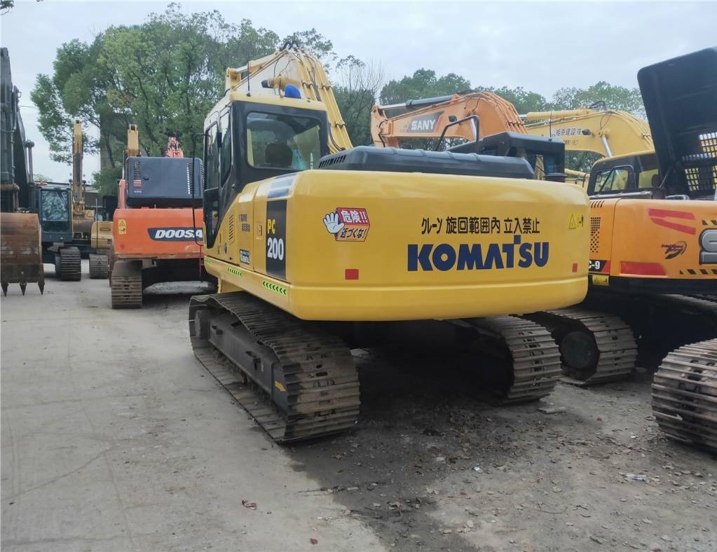 Komatsu PC200-7 - Гусеничный экскаватор: фото 3 Komatsu PC200-7 - Гусеничный экскаватор: фото 3