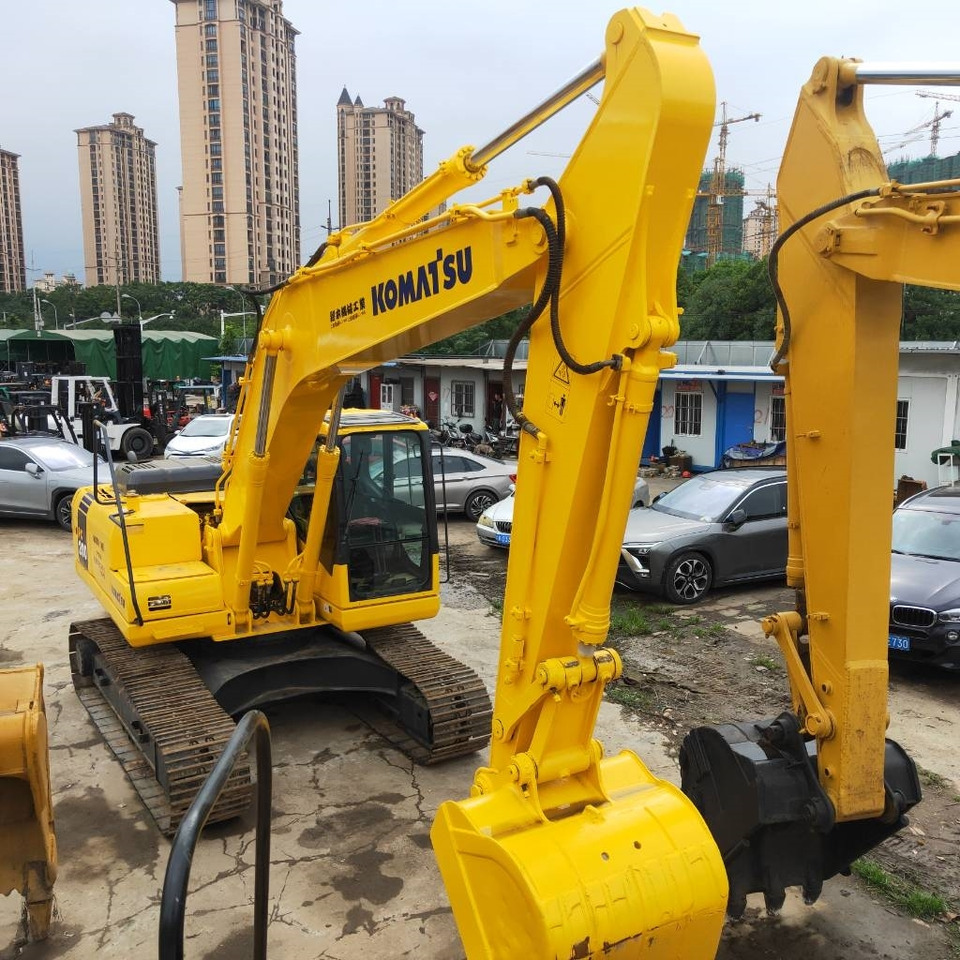 Komatsu PC200-7 - Гусеничный экскаватор: фото 3 Komatsu PC200-7 - Гусеничный экскаватор: фото 3