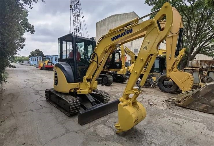 Komatsu PC35 - Мини-экскаватор: фото 3 Komatsu PC35 - Мини-экскаватор: фото 3