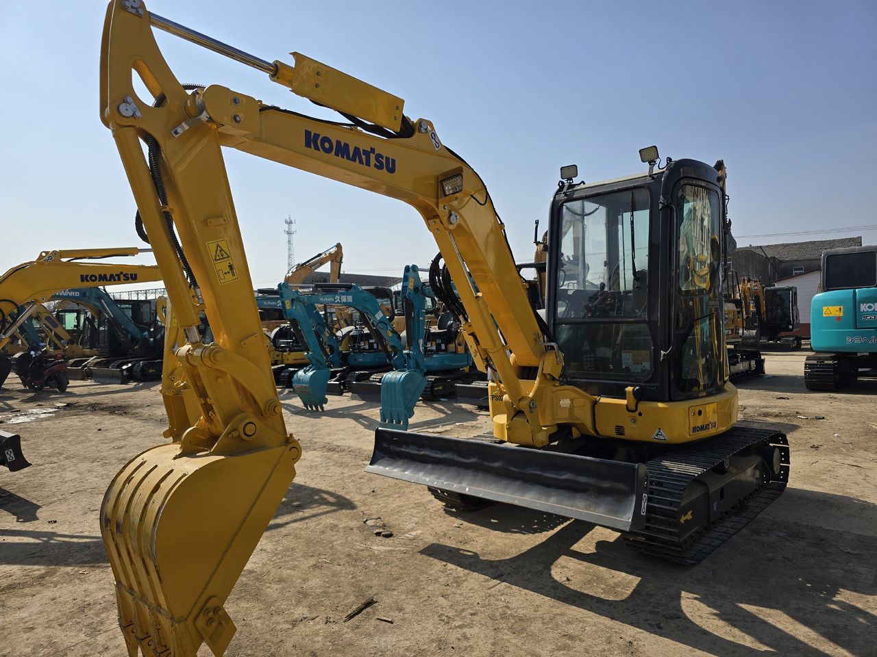 Komatsu PC40 - Мини-экскаватор: фото 1 Komatsu PC40 - Мини-экскаватор: фото 1