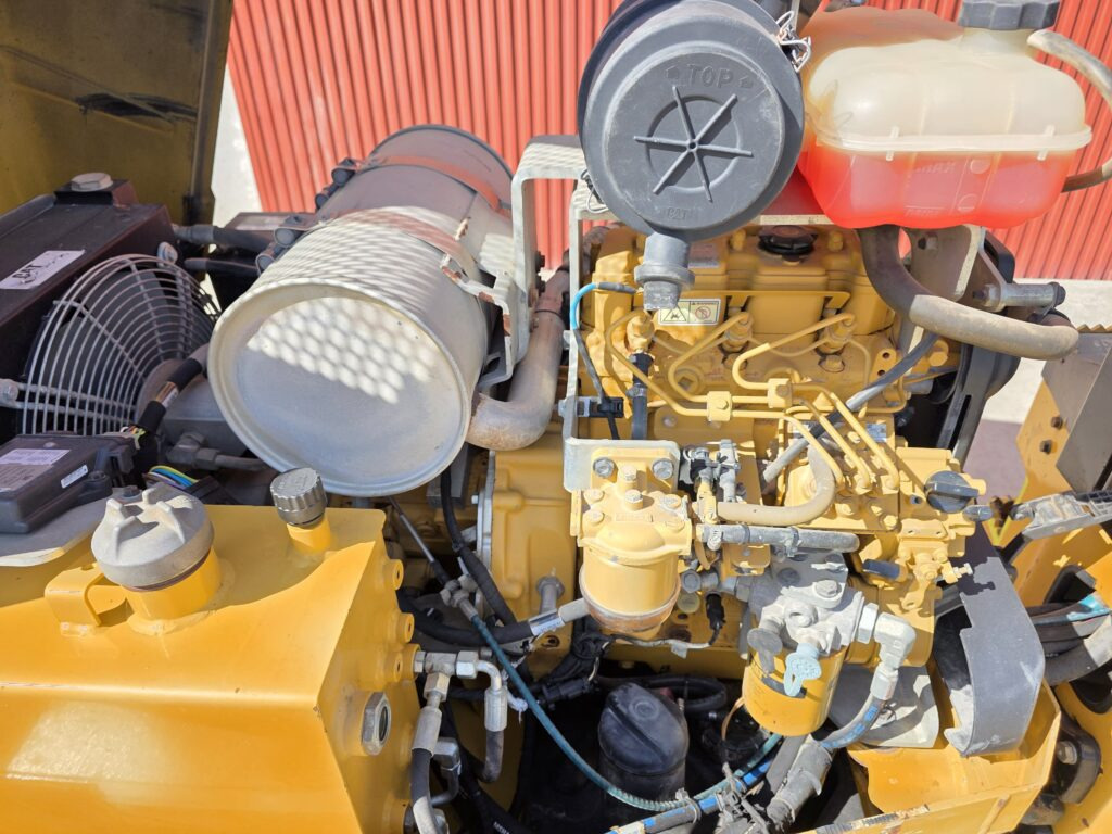 CAT CB24B - Каток: фото 4 CAT CB24B - Каток: фото 4