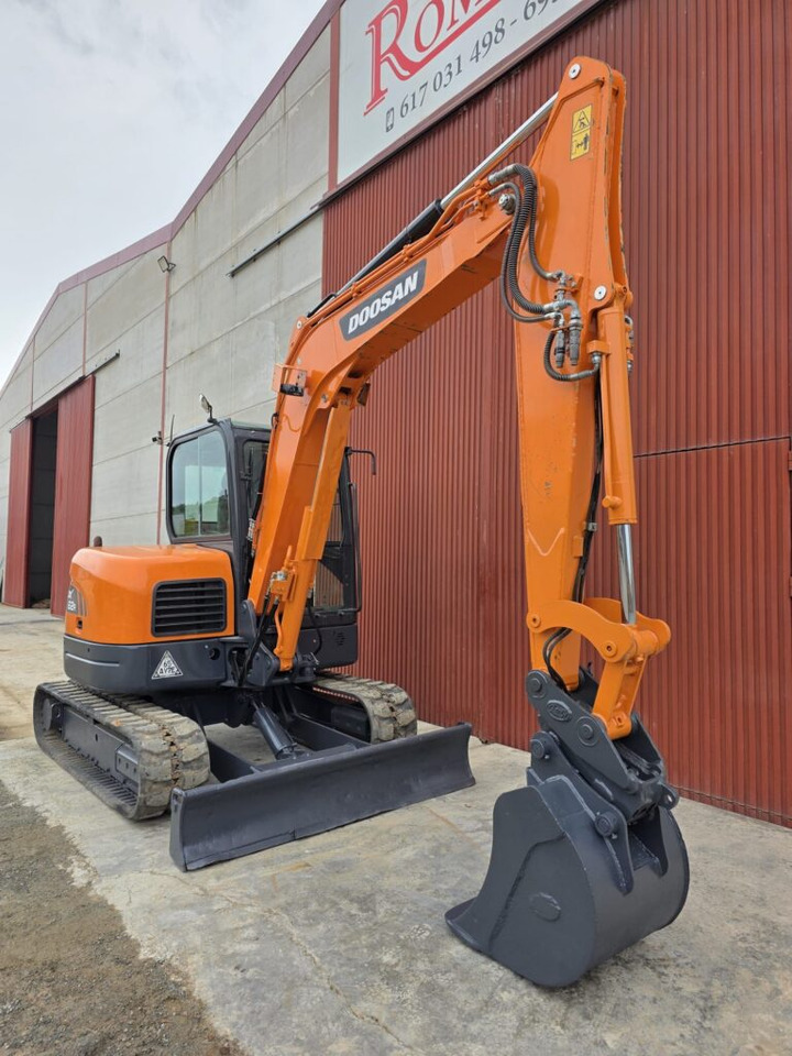 DOOSAN DX62R-3 - Мини-экскаватор: фото 5 DOOSAN DX62R-3 - Мини-экскаватор: фото 5