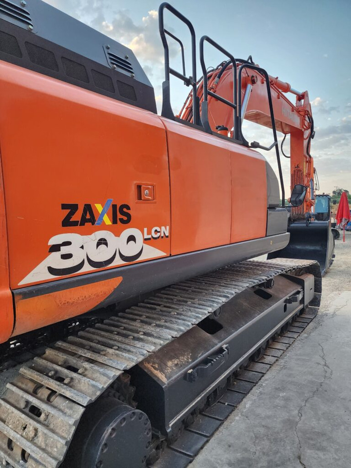HITACHI ZX300LCN-6 - Гусеничный экскаватор: фото 4 HITACHI ZX300LCN-6 - Гусеничный экскаватор: фото 4