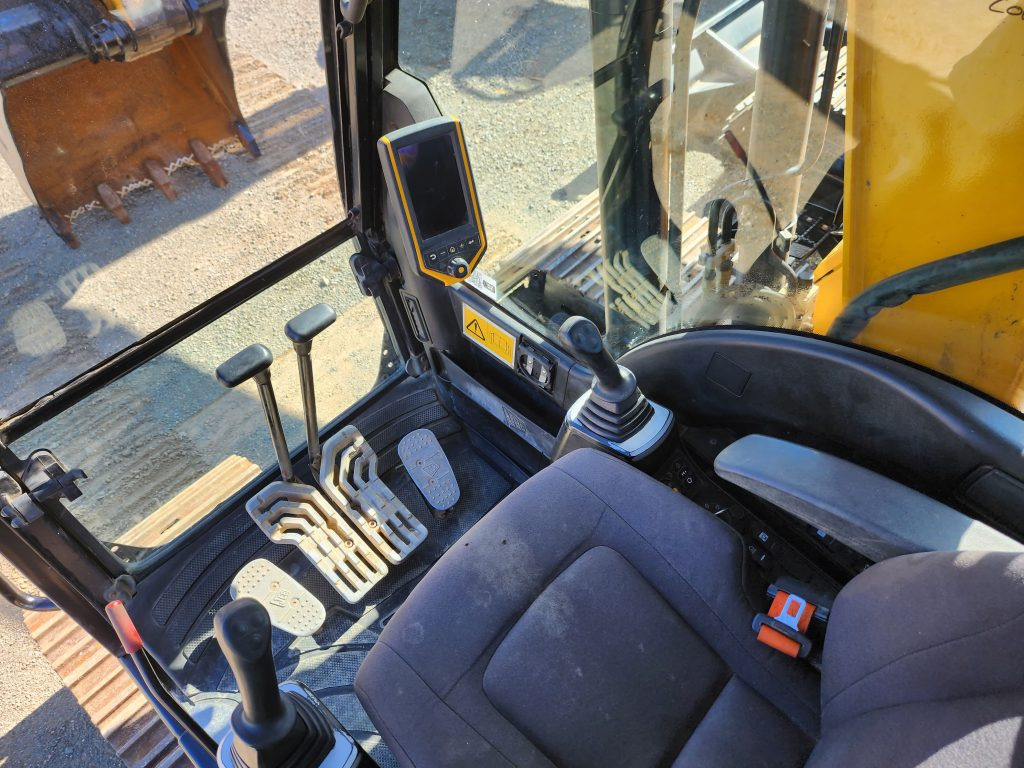 Гусеничный экскаватор JCB JS131LC: фото 9