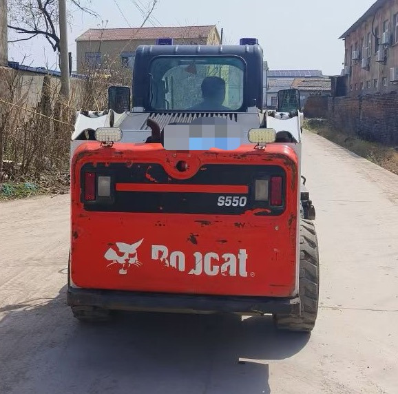 BOBCAT S550 - Мини-погрузчик с бортовым поворотом: фото 4 BOBCAT S550 - Мини-погрузчик с бортовым поворотом: фото 4