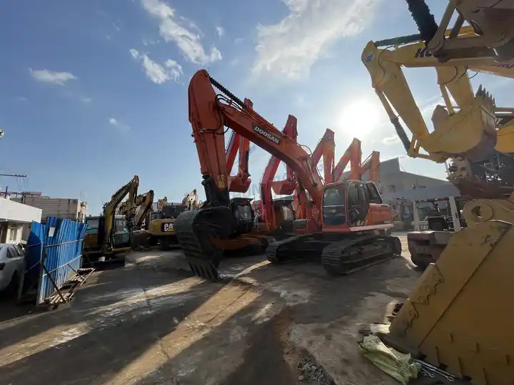 90% new and low hours used excavators Doosan DX300LC second hand excavators 30tons excavator new arrivedd in stock for sale - Экскаватор: фото 3 90% new and low hours used excavators Doosan DX300LC second hand excavators 30tons excavator new arrivedd in stock for sale - Экскаватор: фото 3
