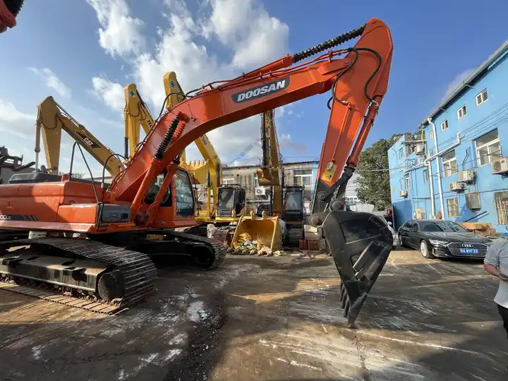 90% new and low hours used excavators Doosan DX300LC second hand excavators 30tons excavator new arrivedd in stock for sale - Экскаватор: фото 2 90% new and low hours used excavators Doosan DX300LC second hand excavators 30tons excavator new arrivedd in stock for sale - Экскаватор: фото 2
