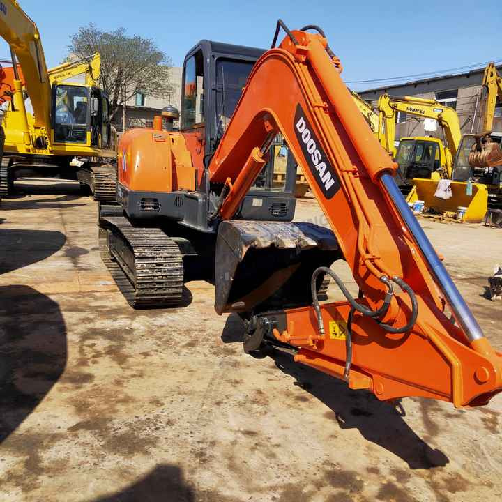 Awesome Performance Korea Imported Small Scale Used Doosan Dh60 Excavator - Гусеничный экскаватор: фото 1 Awesome Performance Korea Imported Small Scale Used Doosan Dh60 Excavator - Гусеничный экскаватор: фото 1
