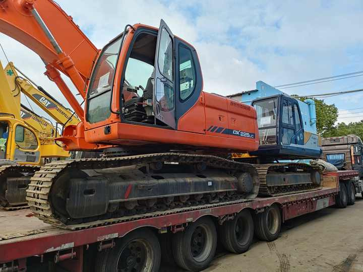Awesome Performance Korea Imported Small Scale Used Doosan Dh60 Excavator in Shanghai - Гусеничный экскаватор: фото 2 Awesome Performance Korea Imported Small Scale Used Doosan Dh60 Excavator in Shanghai - Гусеничный экскаватор: фото 2