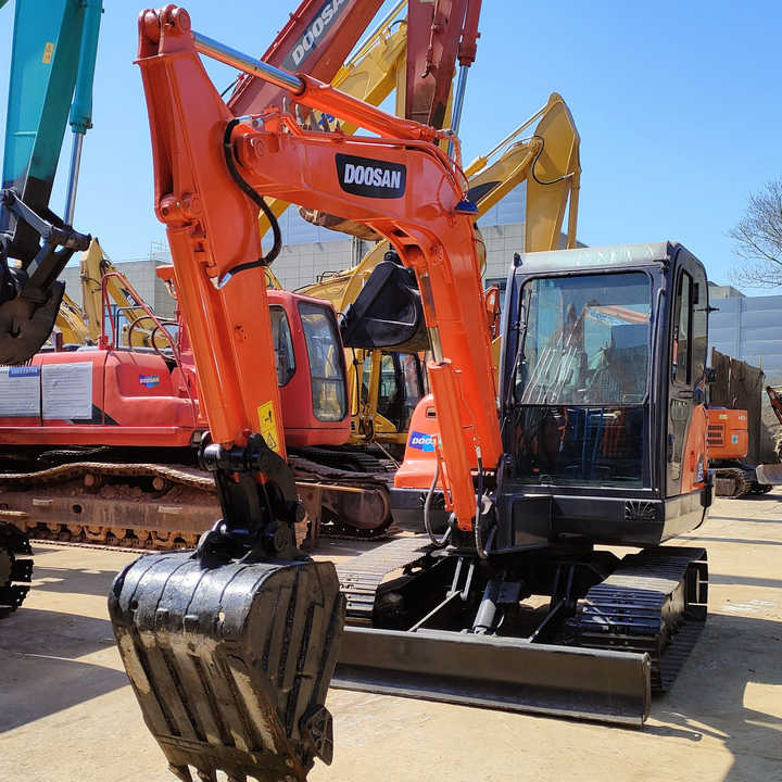 Awesome Performance Korea Imported Small Scale Used Doosan Dh60 Excavator in Shanghai - Гусеничный экскаватор: фото 1 Awesome Performance Korea Imported Small Scale Used Doosan Dh60 Excavator in Shanghai - Гусеничный экскаватор: фото 1