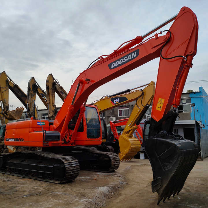 Экскаватор Best Selling DOOSAN excavator machine construction used machinery equipment dx225 DX60 DX70 DH60  DH220 used excavator low price: фото 1