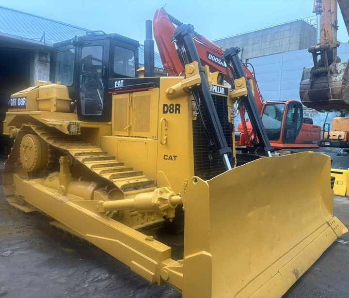 Cheap Caterpillar Bulldozer Cat D8R Second Hand Bulldozer With Rippers On Sale In Shanghai - Бульдозер: фото 1 Cheap Caterpillar Bulldozer Cat D8R Second Hand Bulldozer With Rippers On Sale In Shanghai - Бульдозер: фото 1