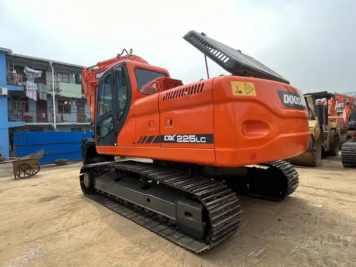 High Quality Original Korea Nice Performance Used Excavator Doosan Dx225lc,Dx225 Model For Sale 22.5ton Best Price In Shanghai - Гусеничный экскаватор: фото 4 High Quality Original Korea Nice Performance Used Excavator Doosan Dx225lc,Dx225 Model For Sale 22.5ton Best Price In Shanghai - Гусеничный экскаватор: фото 4