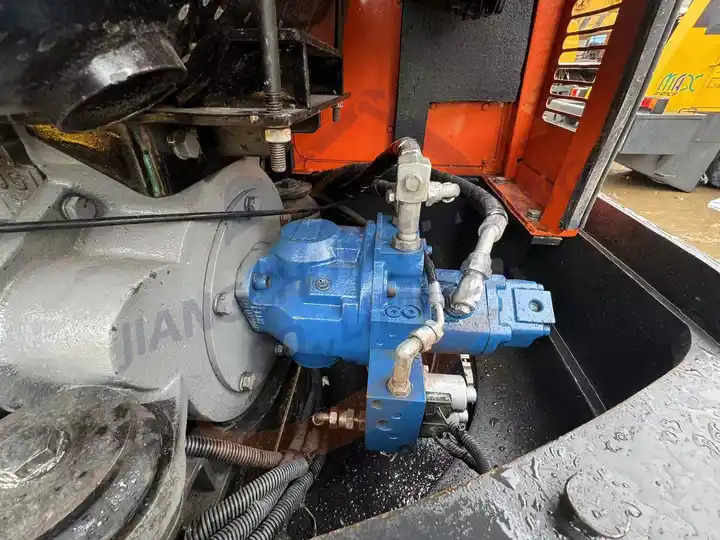 Mini 5ton Used Excavator Doosan DH55 with nice condition Korea low working hour multifunction crawler excavator Doosan DH55 - Экскаватор: фото 5 Mini 5ton Used Excavator Doosan DH55 with nice condition Korea low working hour multifunction crawler excavator Doosan DH55 - Экскаватор: фото 5