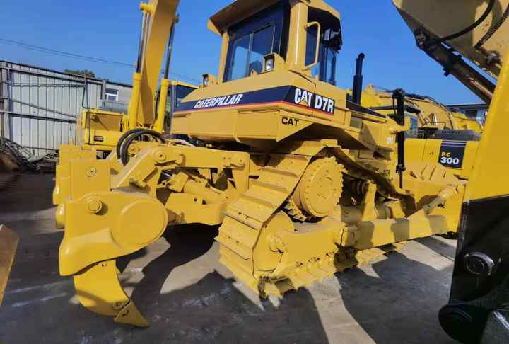 Used Bulldozers CAT D7R D8R with low price in Low Working Hour - Бульдозер: фото 3 Used Bulldozers CAT D7R D8R with low price in Low Working Hour - Бульдозер: фото 3