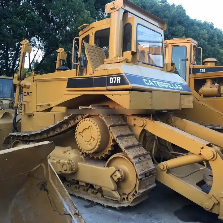 Used Cat Caterpillar D7r Bulldozer Japan Original Cheap Price Small Crawler Bulldozer D7r with good condition on Sale - Бульдозер: фото 2 Used Cat Caterpillar D7r Bulldozer Japan Original Cheap Price Small Crawler Bulldozer D7r with good condition on Sale - Бульдозер: фото 2