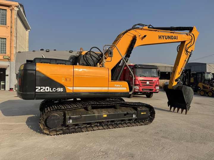 Used HYUNDAI ROBEX 220LC-9S Second Hand High Quality Low Price for Sale - Гусеничный экскаватор: фото 2 Used HYUNDAI ROBEX 220LC-9S Second Hand High Quality Low Price for Sale - Гусеничный экскаватор: фото 2