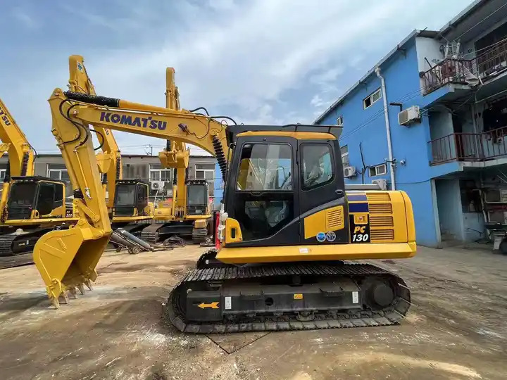 Used cheap Japan Komatsu PC130-7 medium digger Komatsu PC130-7 for sale, used komatsu 13ton mini excavators - Гусеничный экскаватор: фото 4 Used cheap Japan Komatsu PC130-7 medium digger Komatsu PC130-7 for sale, used komatsu 13ton mini excavators - Гусеничный экскаватор: фото 4