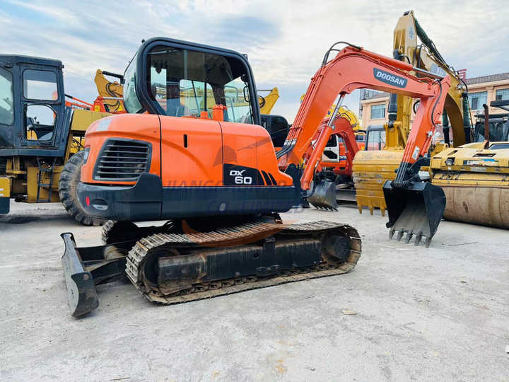 Used excavator doosan dx60 excavators earth-moving machinery doosan dx60 dx80 dx75 dx225 dh60 dh60-7for sale - Гусеничный экскаватор: фото 4 Used excavator doosan dx60 excavators earth-moving machinery doosan dx60 dx80 dx75 dx225 dh60 dh60-7for sale - Гусеничный экскаватор: фото 4