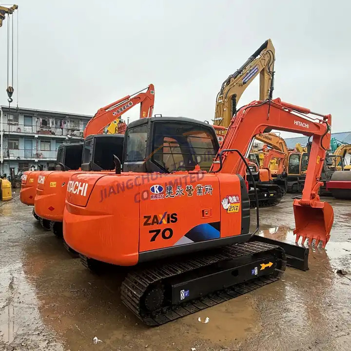 Mini hitachi excavator 7 ton zx70 Hitachi digger Hitachi zx70 used excavator crawler - Гусеничный экскаватор: фото 2 Mini hitachi excavator 7 ton zx70 Hitachi digger Hitachi zx70 used excavator crawler - Гусеничный экскаватор: фото 2